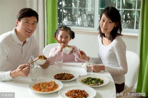 夢見同朋友食飯|夢見夢見吃飯、用餐，周公解夢大全查詢